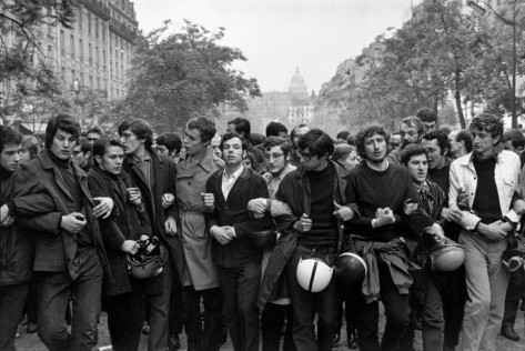 manifestacic3b3n-estudiantil-parc3ads-junio-de-1968-henri-cartier-bresson